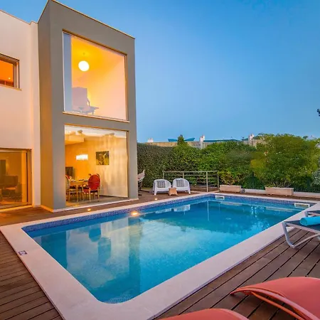 Villa Carolina - Com Piscina Privada E Bbq